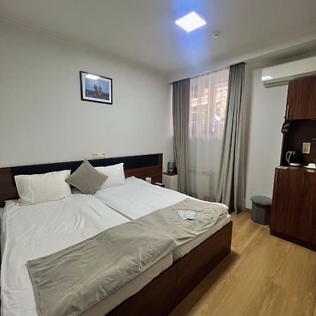 Mashtots Hotel Єреван Екстер'єр фото