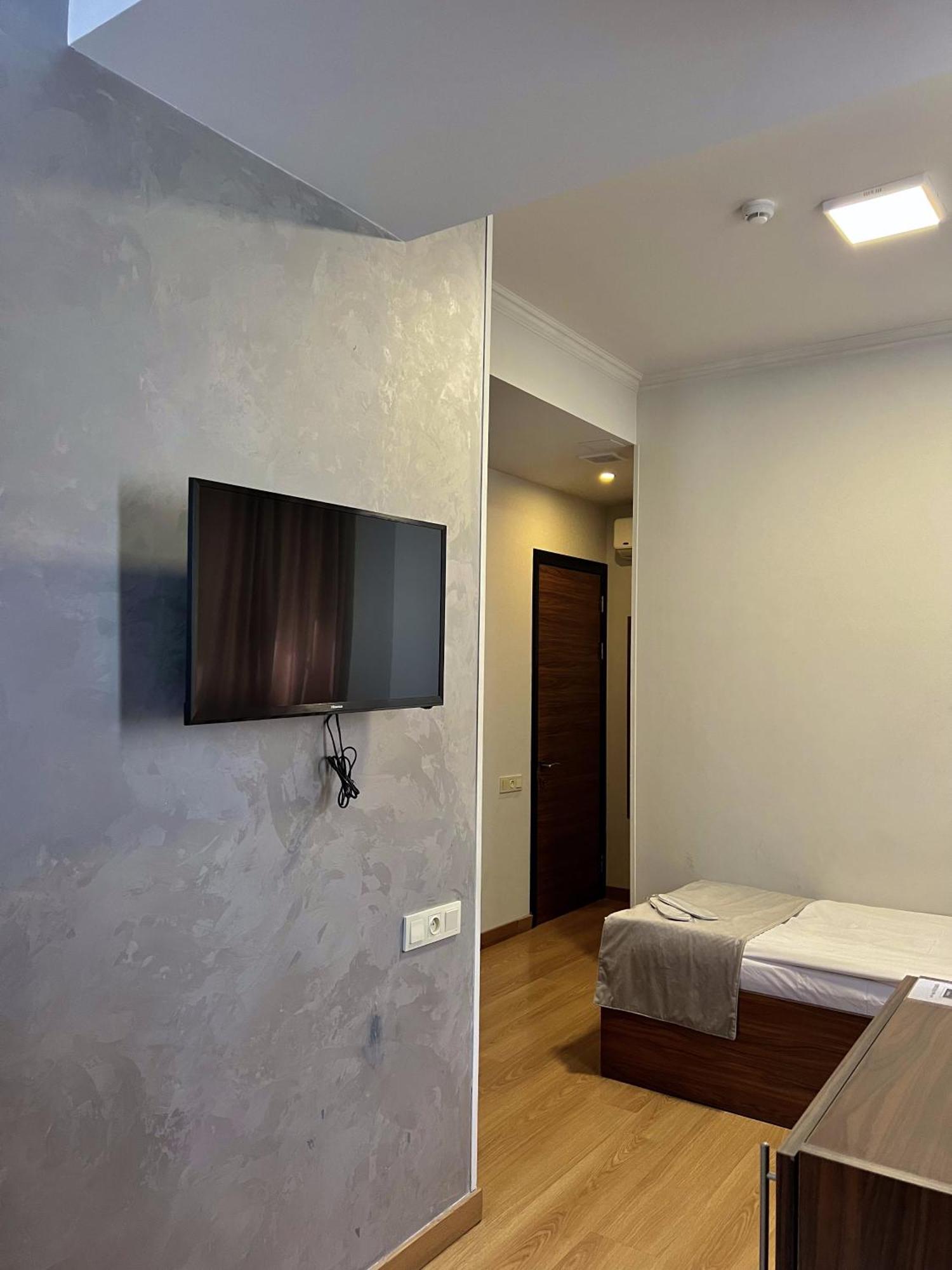 Mashtots Hotel Єреван Екстер'єр фото