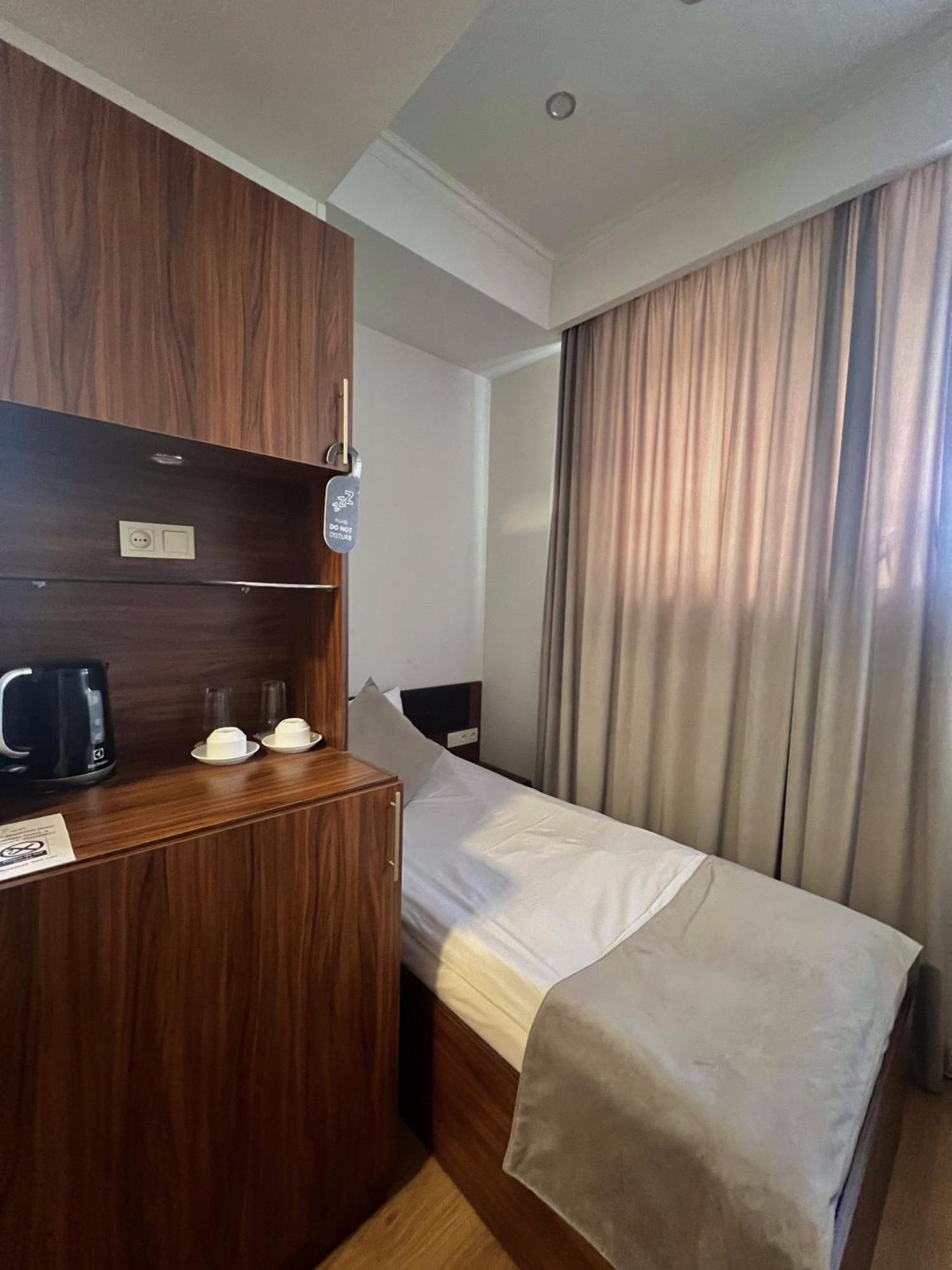 Mashtots Hotel Єреван Екстер'єр фото