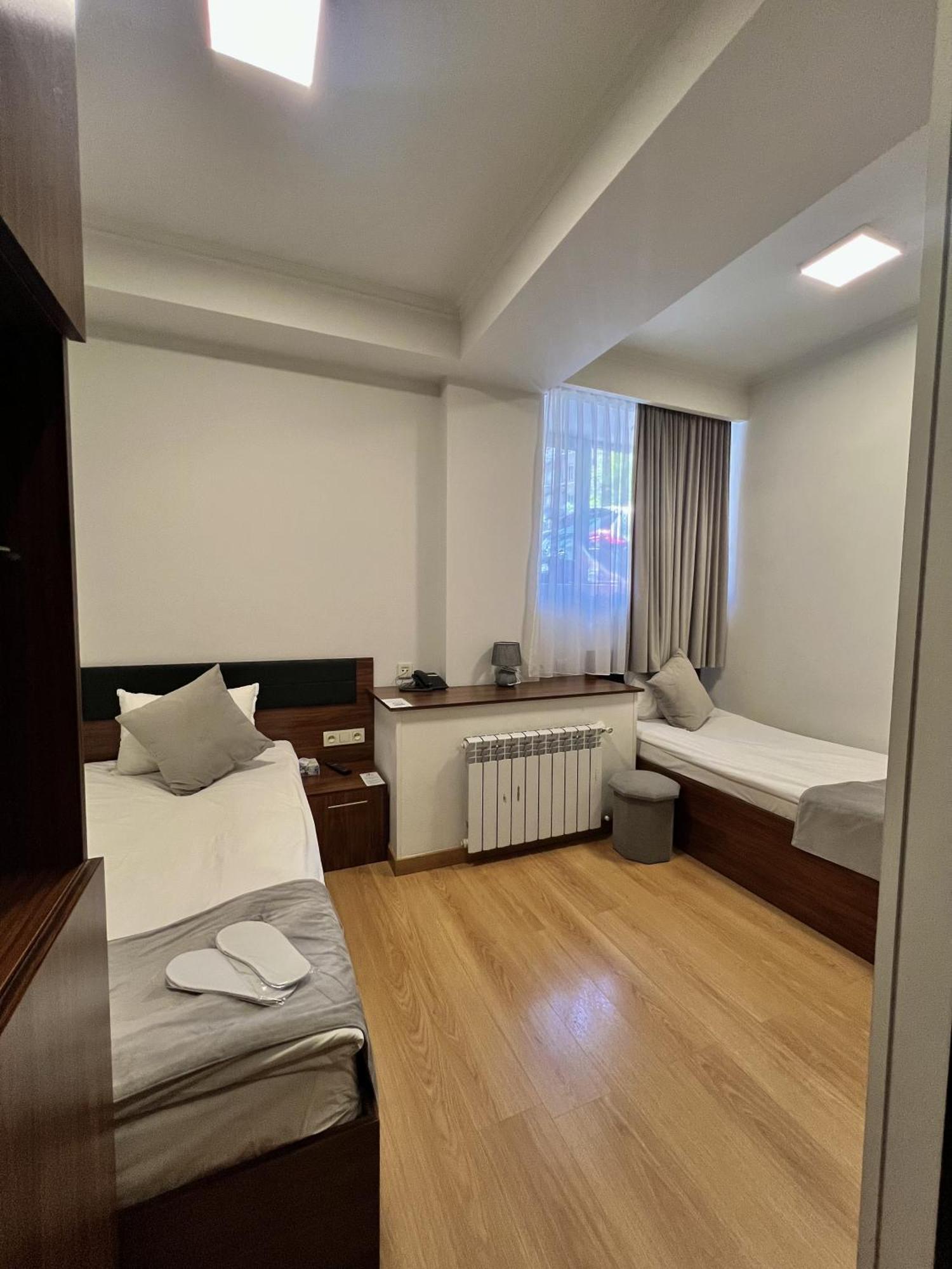 Mashtots Hotel Єреван Екстер'єр фото