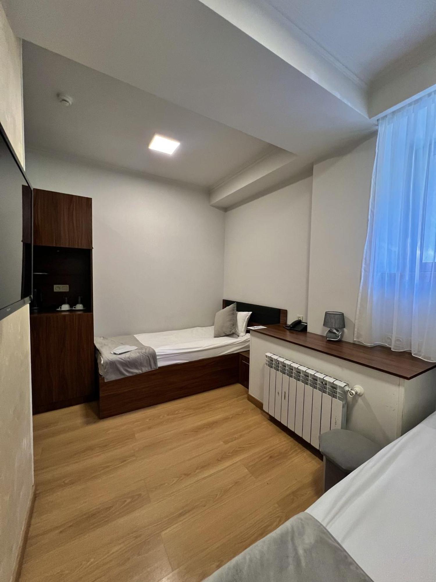 Mashtots Hotel Єреван Екстер'єр фото