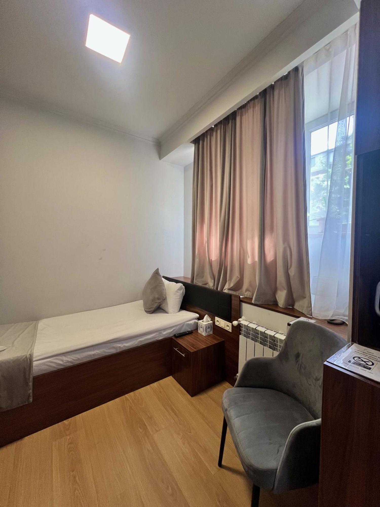 Mashtots Hotel Єреван Екстер'єр фото