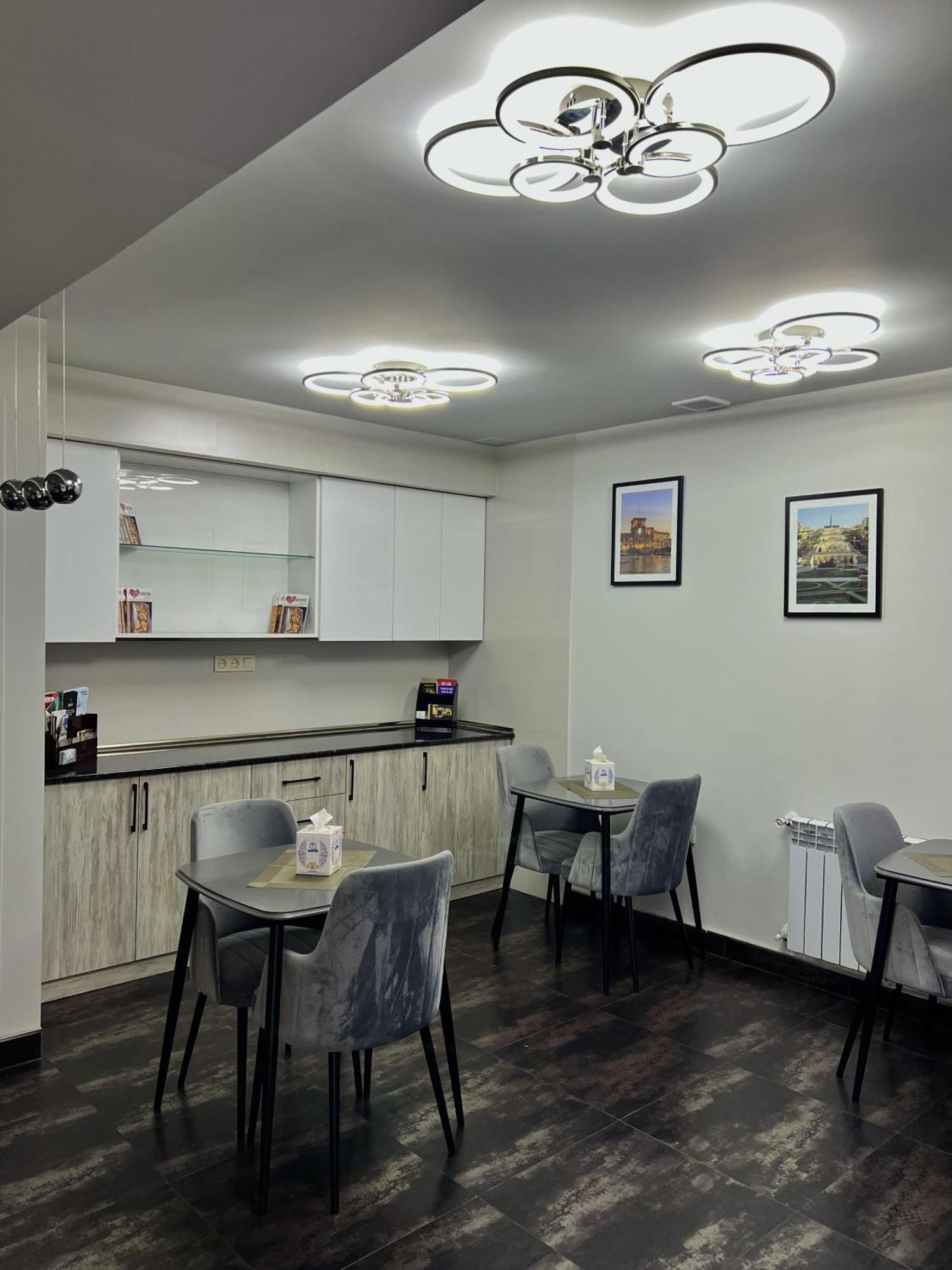 Mashtots Hotel Єреван Екстер'єр фото