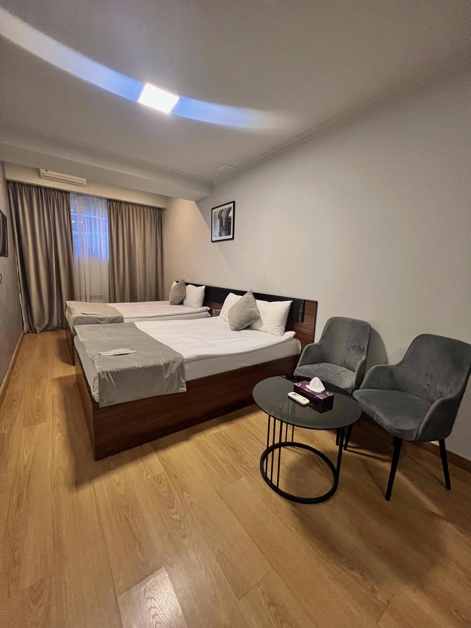 Mashtots Hotel Єреван Екстер'єр фото