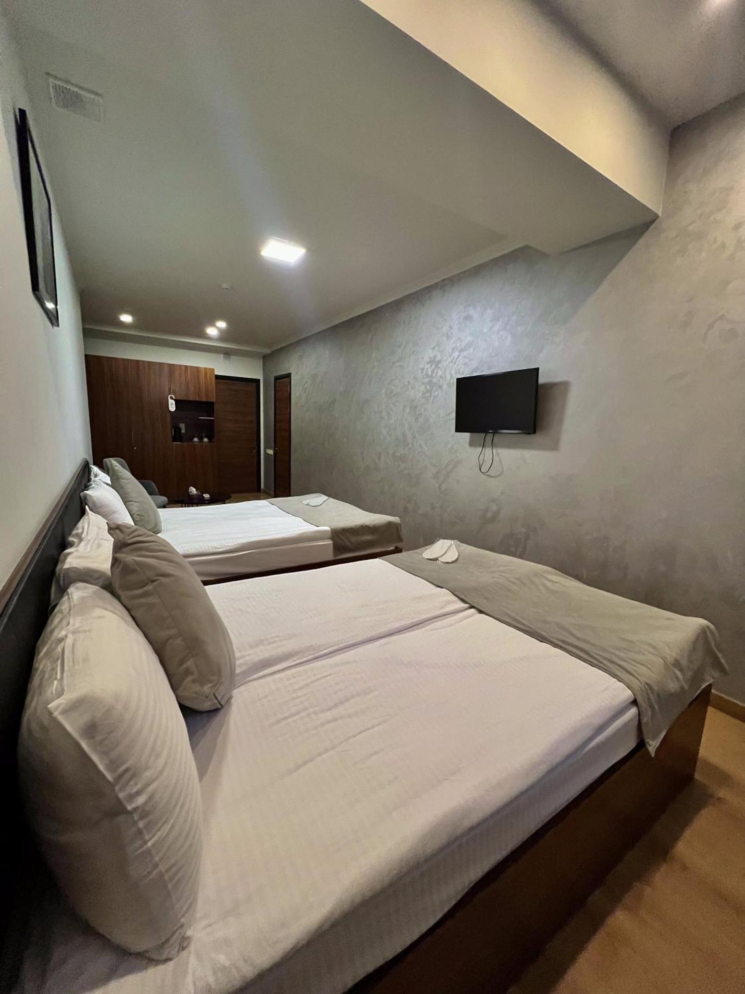 Mashtots Hotel Єреван Екстер'єр фото