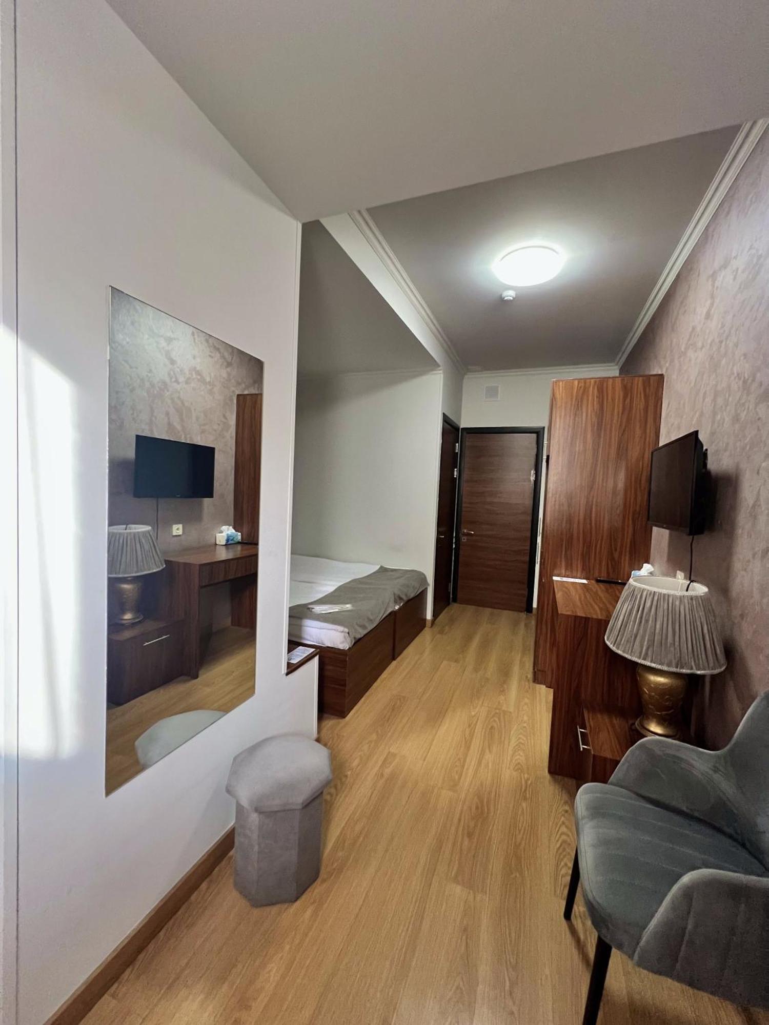Mashtots Hotel Єреван Екстер'єр фото