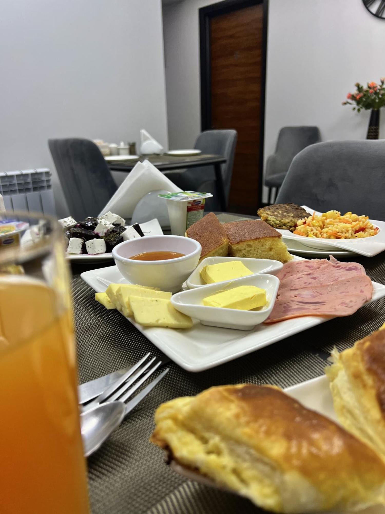 Mashtots Hotel Єреван Екстер'єр фото